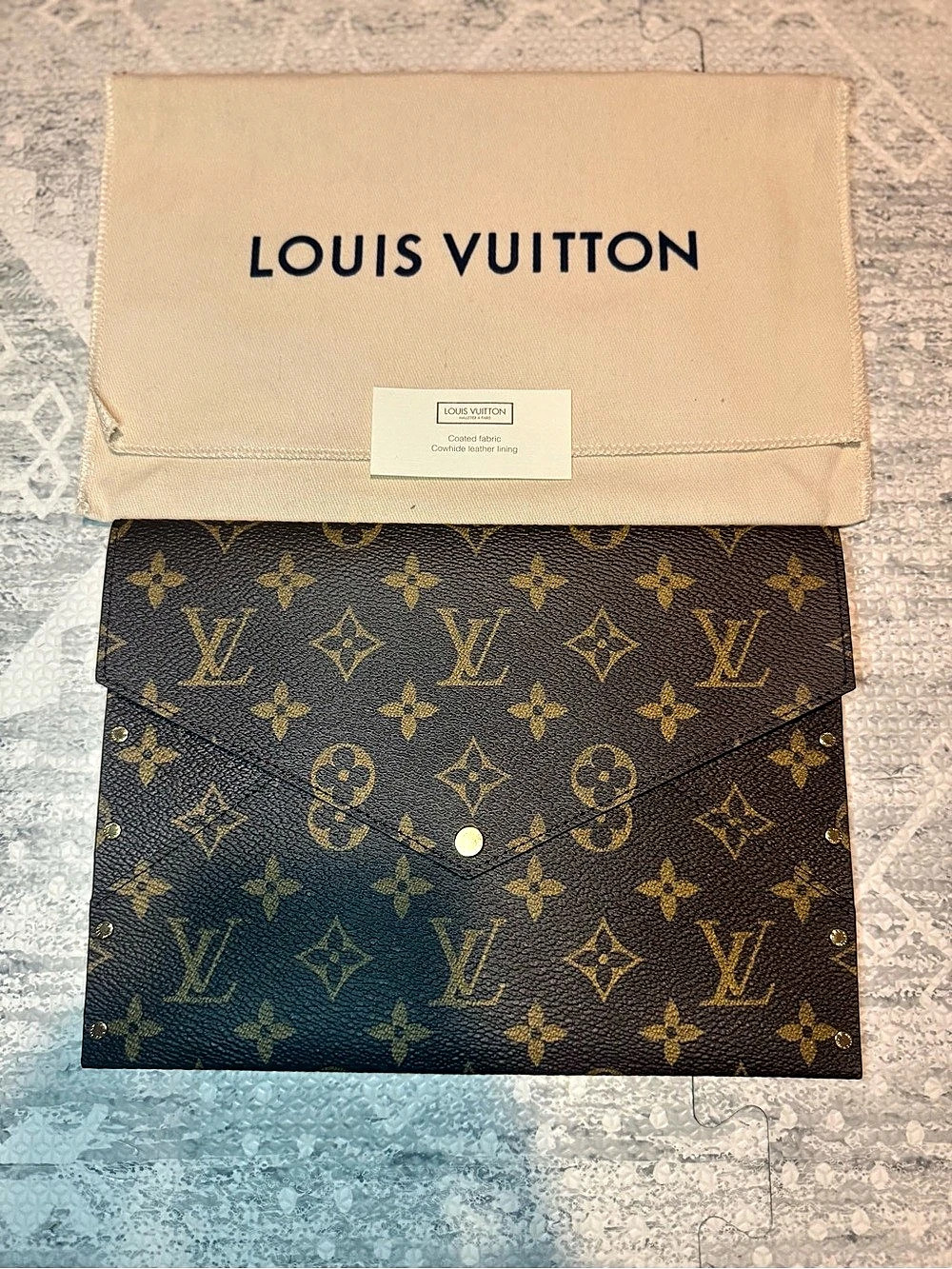 Louis Vuitton Rivets Envelope Clutch Monogram w/ Beautiful Interior ♥️ *NEW* - Picture 3 of 6